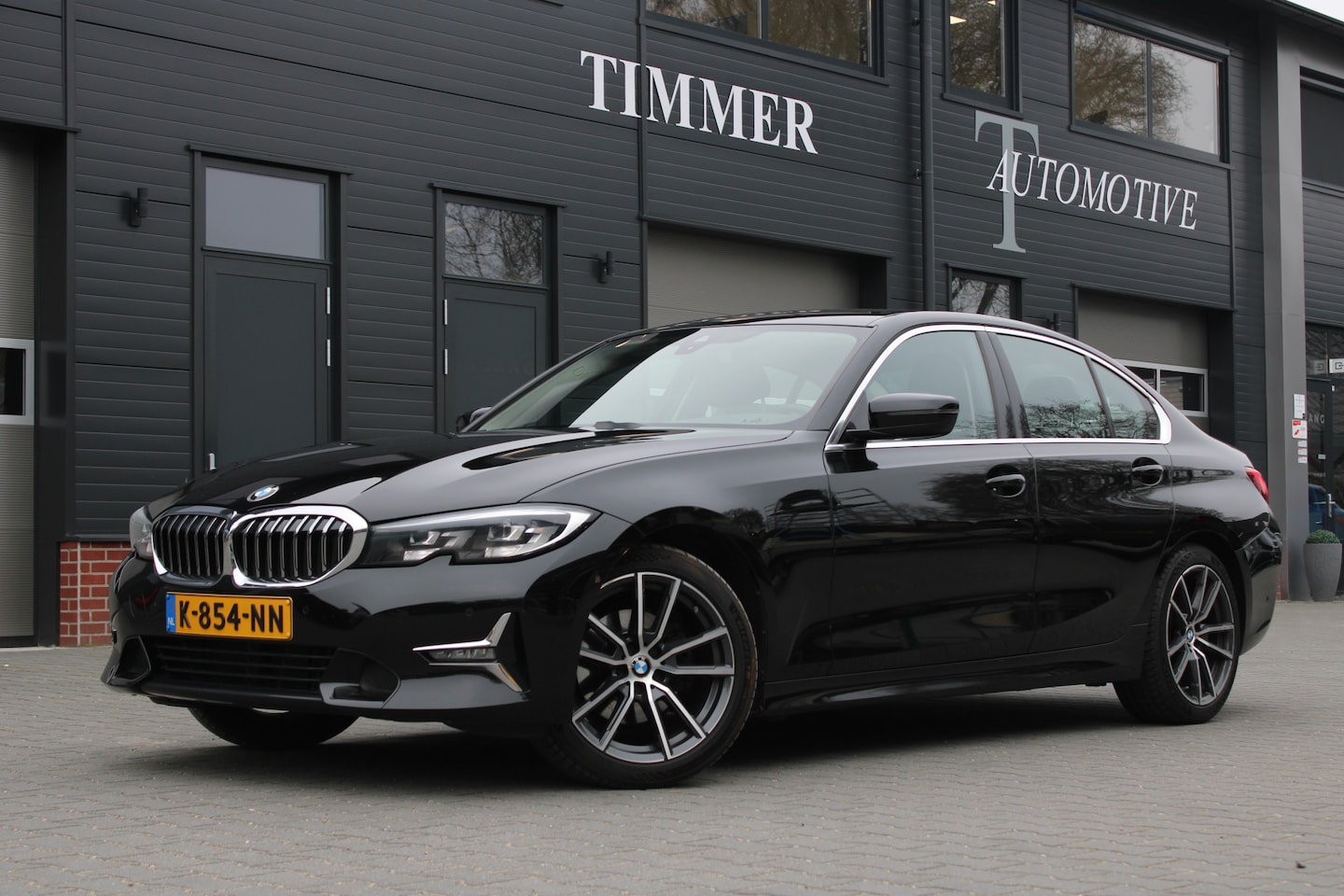 BMW 3-serie - 320i High Executive - Leder - Stoelverwarming - Dealer onderhouden - Luxery line 18 Inch L - AutoWereld.nl