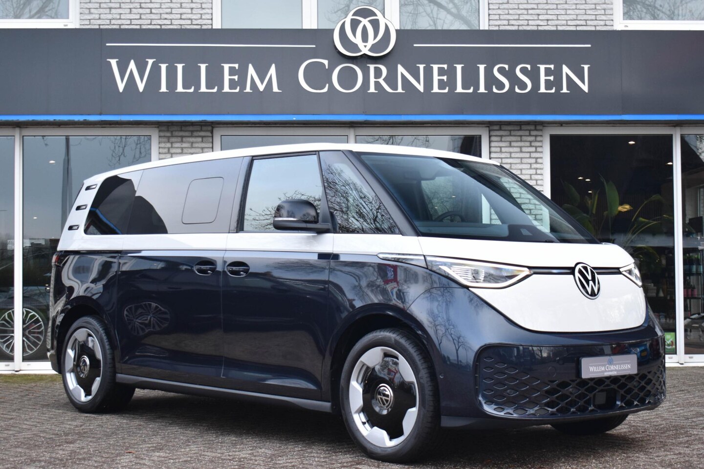 Volkswagen ID. Buzz - 86kWh 286PK Pro LWB 7Pers Cam 2xelc schuif ACC 20" - AutoWereld.nl