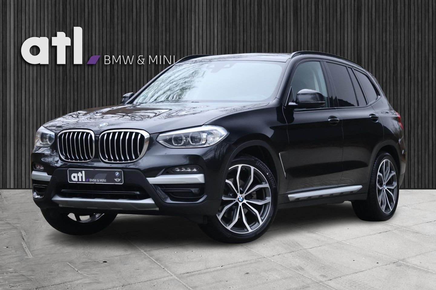 BMW X3 - xDrive20i X-Line | 20" | HUD | Trekhaak | Keyless | LED | Hifi | Alarm kl.3 | Sportstoelen - AutoWereld.nl