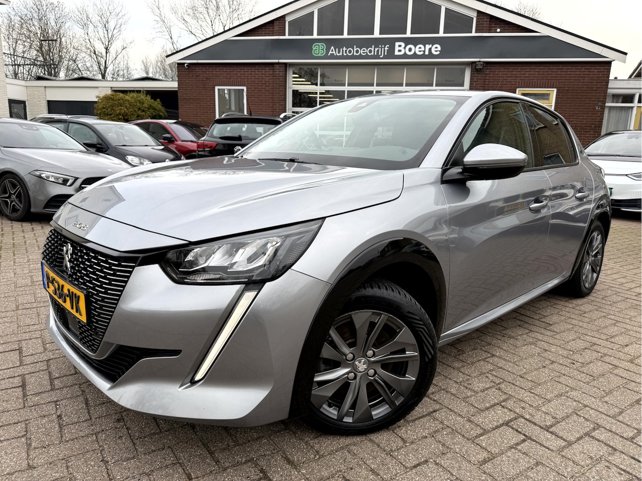 Peugeot e-208 - SOH 92.1%, EV Allure Pack 50 kWh 38126km, Camera, App Connect - AutoWereld.nl