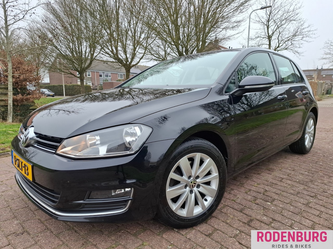 Volkswagen Golf - 1.2 TSI Highline 1/2 LEDER +Massage - AutoWereld.nl
