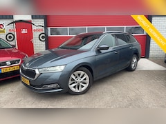 Skoda Octavia Combi - 1.0 e-TSI Business Edition AUTOMAAT / TREKHAAK / FULL LED / NAVI / CARPLAY / CLIMA / PDC /