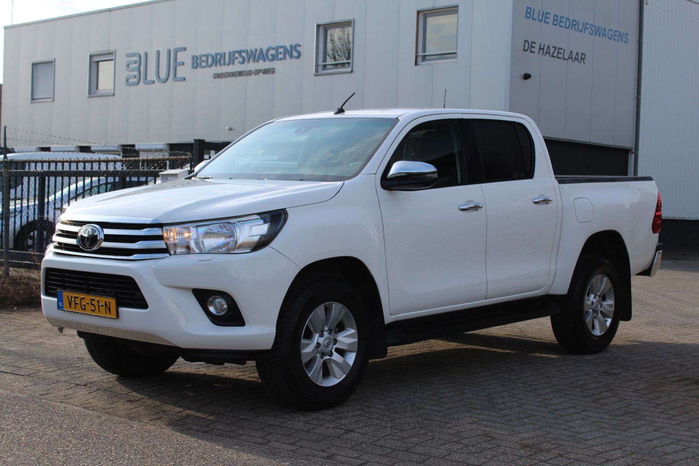 Toyota HiLux - 2.4 D-4D-F 150PK E6 Aut. Double Cab Professional 4x4 incl.BPM ✓ Camera ✓ 4WD - AutoWereld.nl