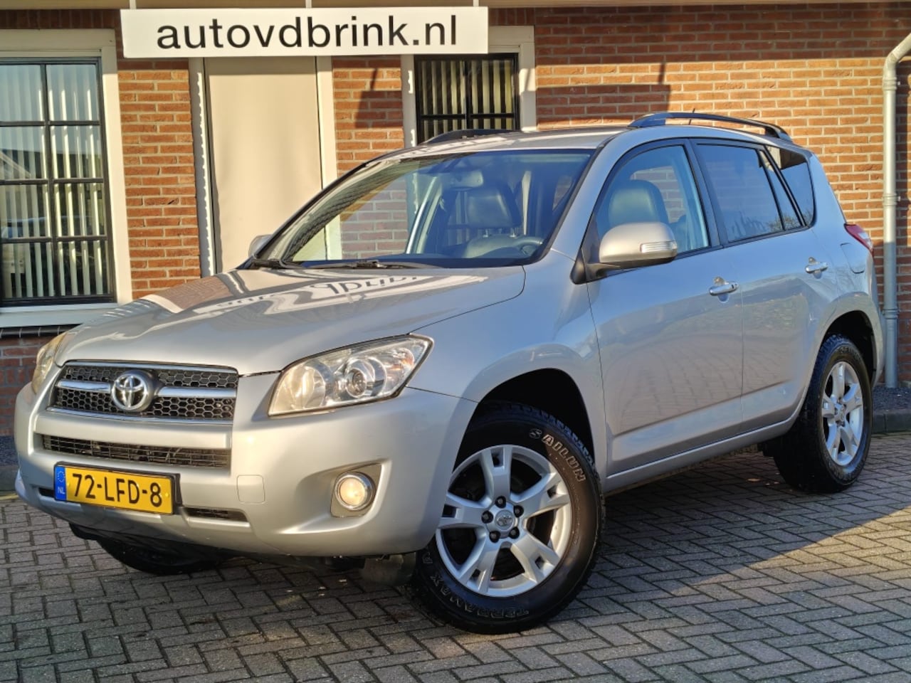 Toyota RAV4 - 2.0 VVTi Exec. Bns, LEER / CAMERA / STOELVERWARMING - AutoWereld.nl