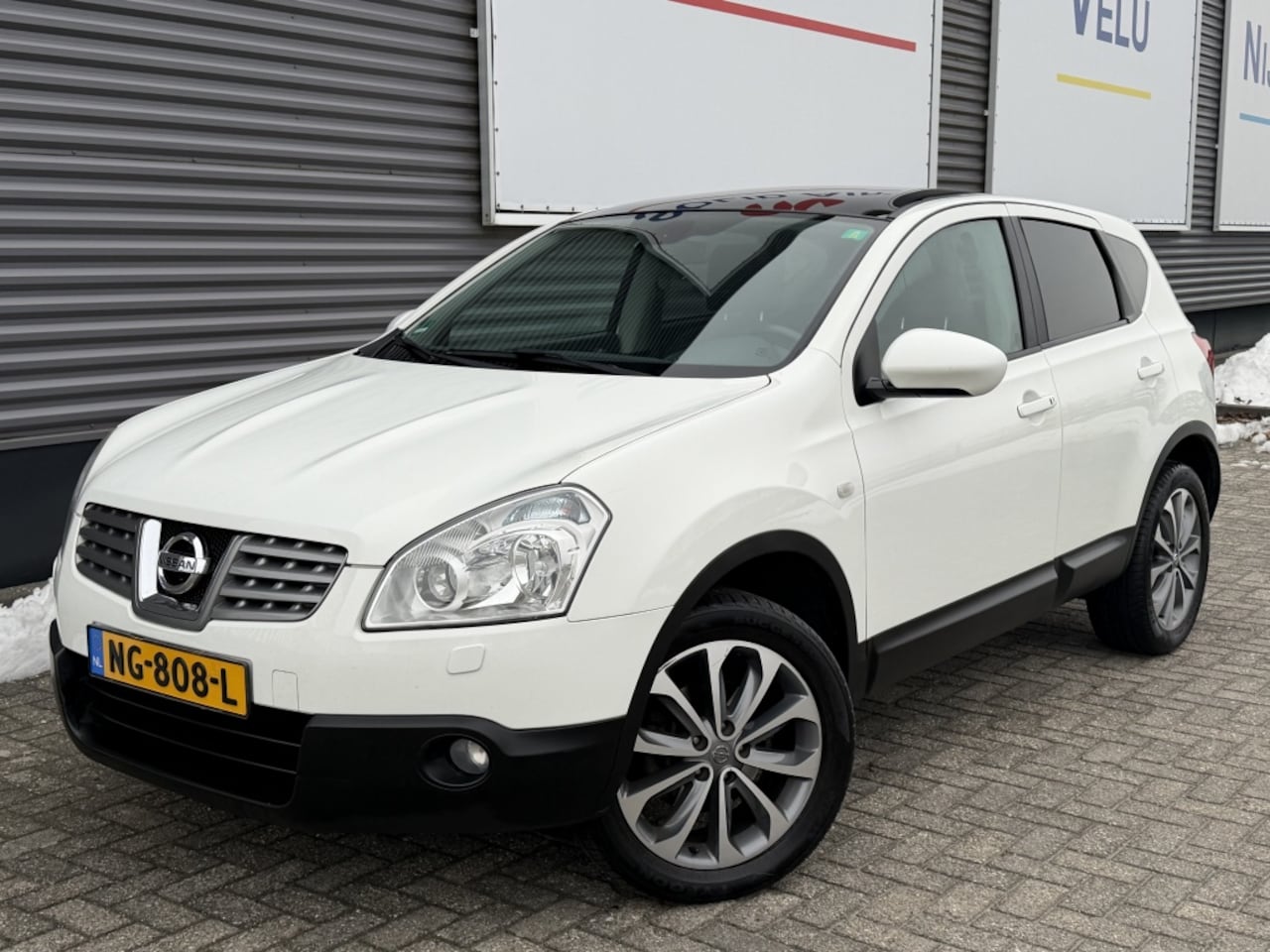 Nissan Qashqai - 2.0 142PK Tekna / Pano / 2009 / Luxe Edit. / Stoelverwarming - AutoWereld.nl