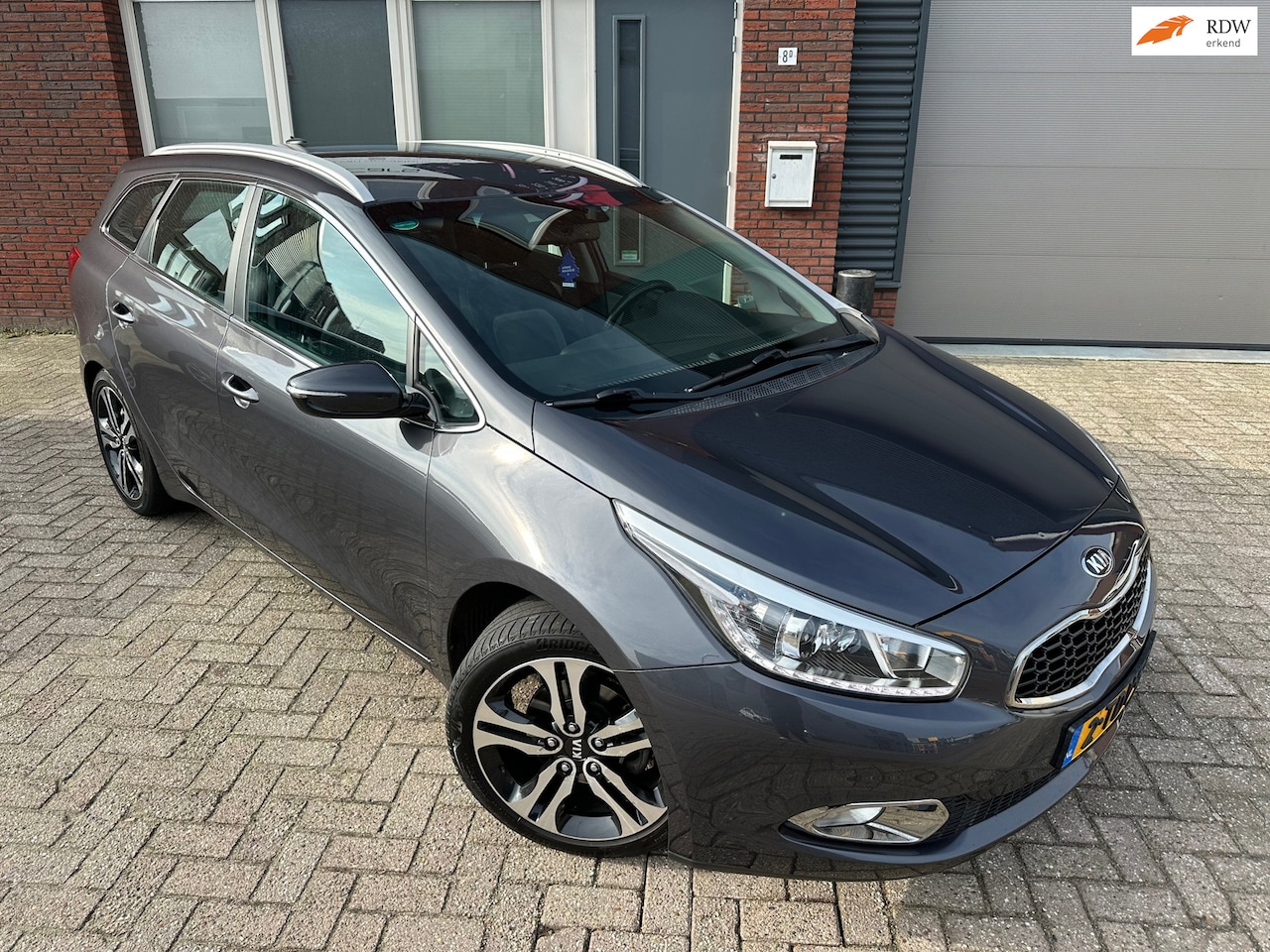 Kia Cee'd - 1.6 GDI Business Pack / Navi / PDC / Clima / LED / NAP - AutoWereld.nl