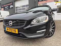 Volvo S60 - 2.0 D4 Momentum in automaat met leer en parkeersensoren en trekhaak en navigatie en blueto