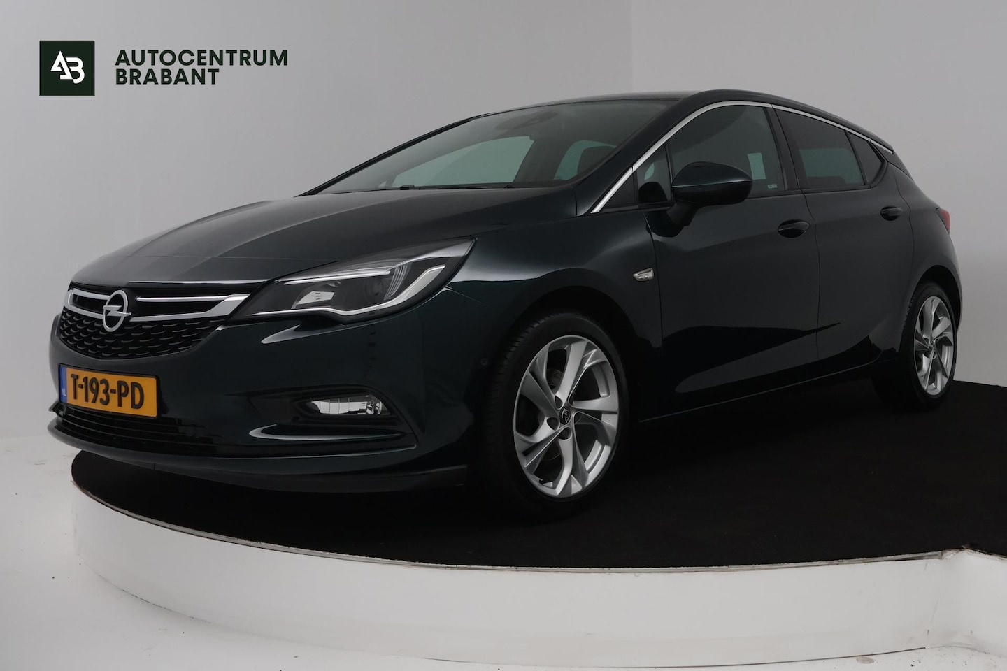 Opel Astra - 1.4 Business+ (ACHTERUITRIJCAMERA, NAVIGATIE, AUTOMAAT, CRUISE CONTROL, PARKEERSENSOREN) - AutoWereld.nl