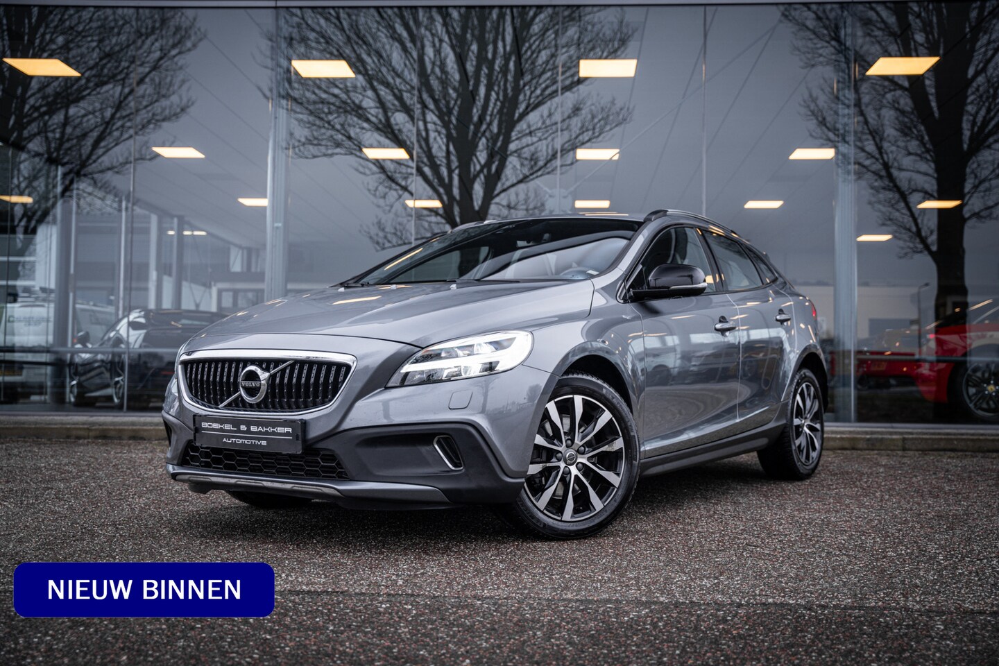 Volvo V40 Cross Country - T3 Automaat Summum ** Navigatie ** Business Pack ** Stoelverwarming - AutoWereld.nl