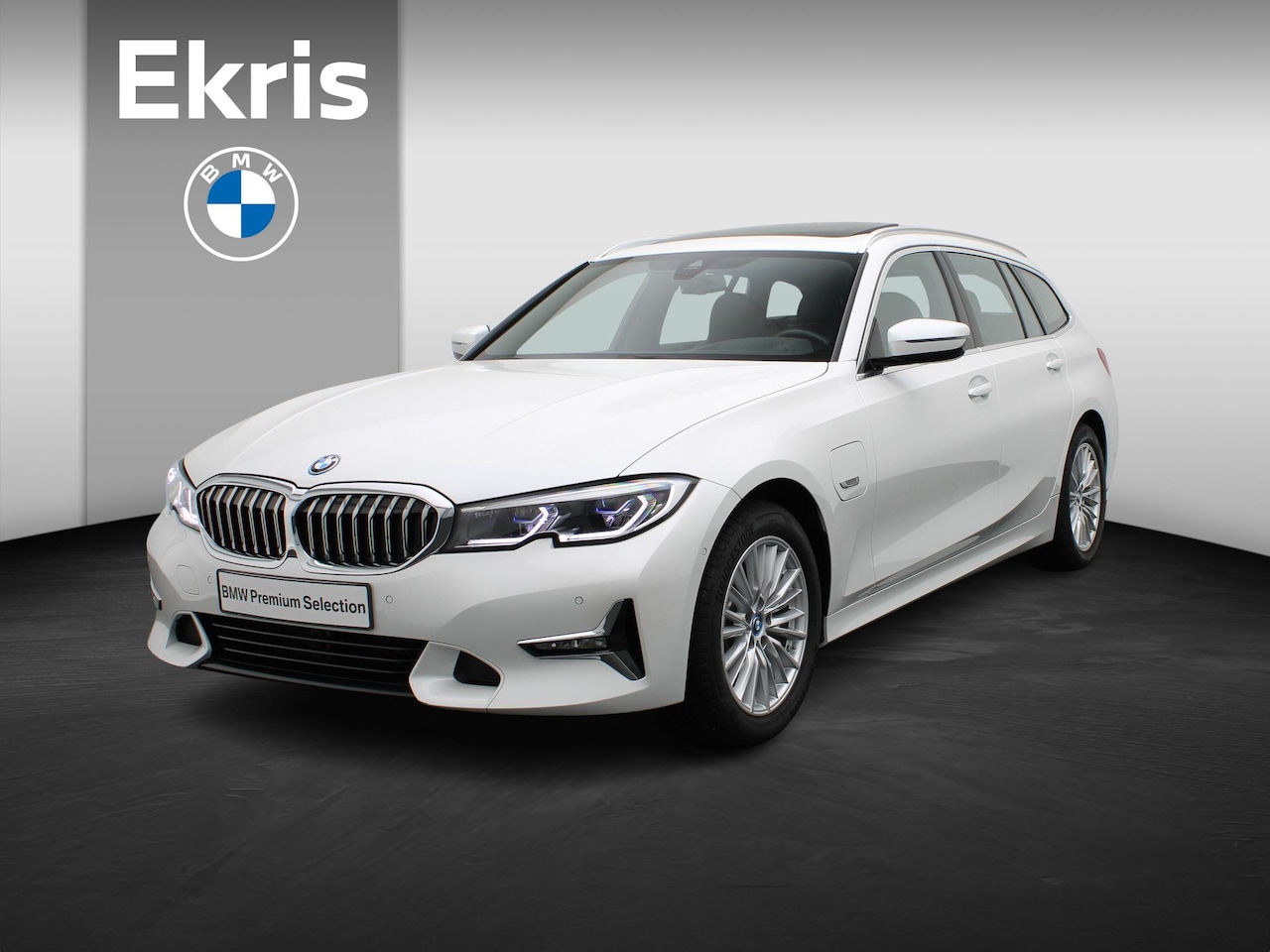 BMW 3-serie Touring - 320e High Executive | Luxury Line | Parking Pack | Achteruitrijcamera | Panoramadak | Spor - AutoWereld.nl