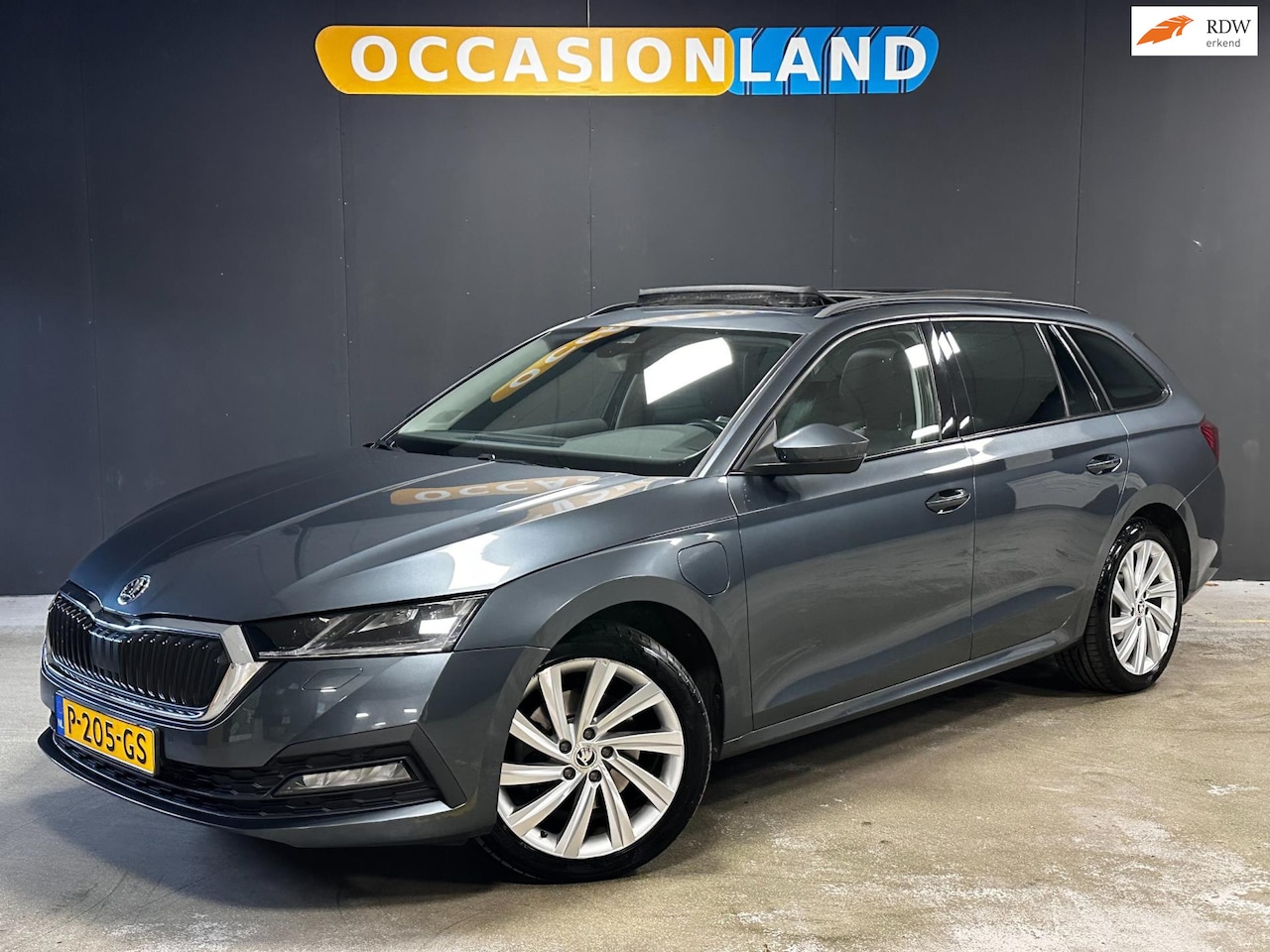 Skoda Octavia Combi - 1.4 TSI iV PHEV Business Edition Plus|PANO|TREKHAAK|KEYLESS|SFEER|CRUISE|CARPLAY|18INCH| - AutoWereld.nl