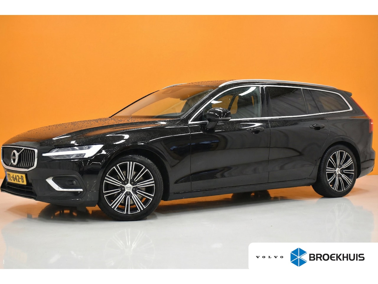 Volvo V60 - 2.0 T6 AWD Inscription | BLIS | Trekhaak | Standkachel | - AutoWereld.nl