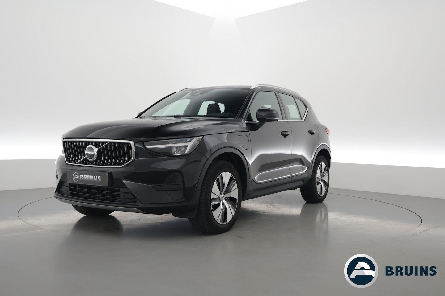 Volvo XC40 - 1.5 T4 Plug-in hybrid Plus Bright | stoel & stuur verwarming | H&K audio | Elek stoelen & - AutoWereld.nl