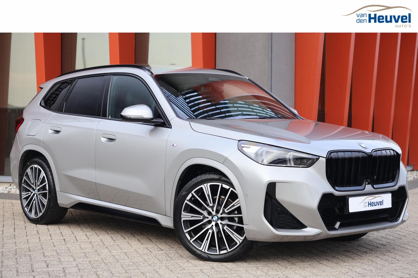 BMW X1 - sDrive18i M-Sport | Leder | Panoramadak | Harman Kardon | HUD | 360° Camera | Comfort Acce - AutoWereld.nl