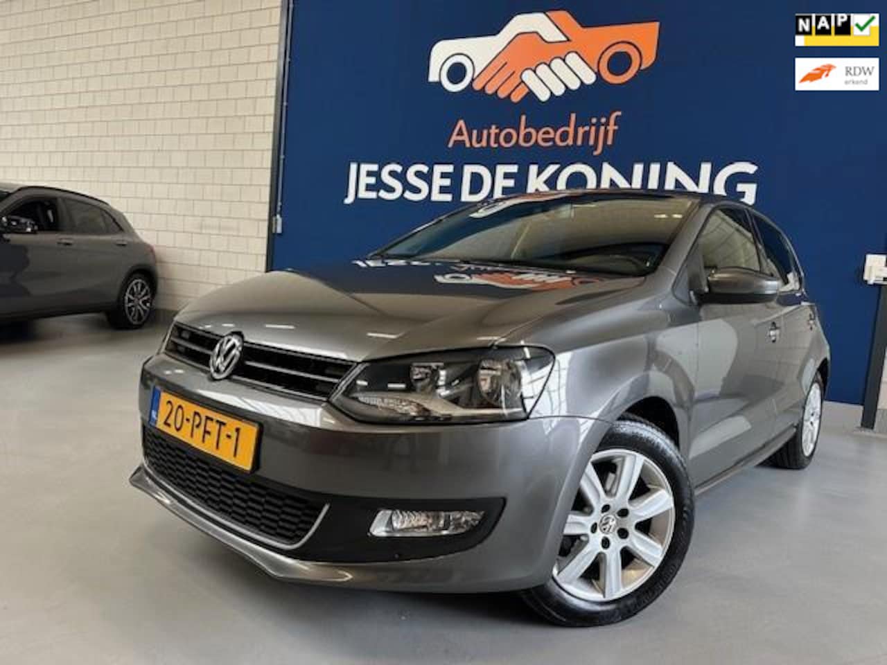 Volkswagen Polo - 1.2 TSI Highline Automaat / 5 deurs / airco / sportvelgen / cruise control /etc./ APK 01/2 - AutoWereld.nl