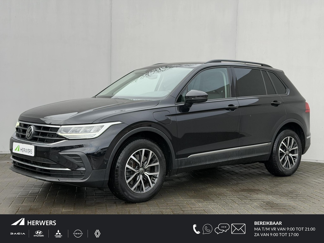 Volkswagen Tiguan - 1.4 TSI eHybrid Life Automaat / Wegklapbare Trekhaak 1.800 Kg / Dealer Onderhouden / Panor - AutoWereld.nl