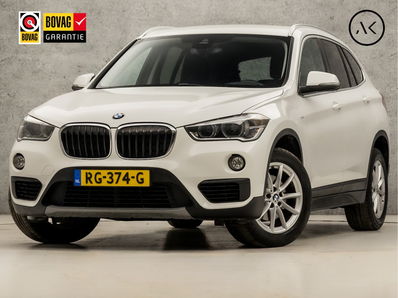 BMW X1 - sDrive18i Sport 141Pk Automaat (NAVIGATIE, CLIMATE, PARKEERSENSOREN, SPORTSTOELEN, GETINT - AutoWereld.nl