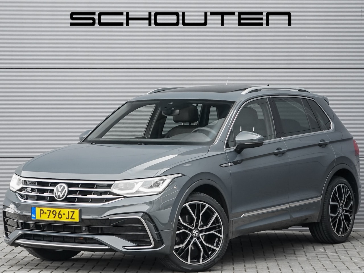 Volkswagen Tiguan - 1.5 TSI R-Line Pano Elek. Stoel Trekhaak - AutoWereld.nl