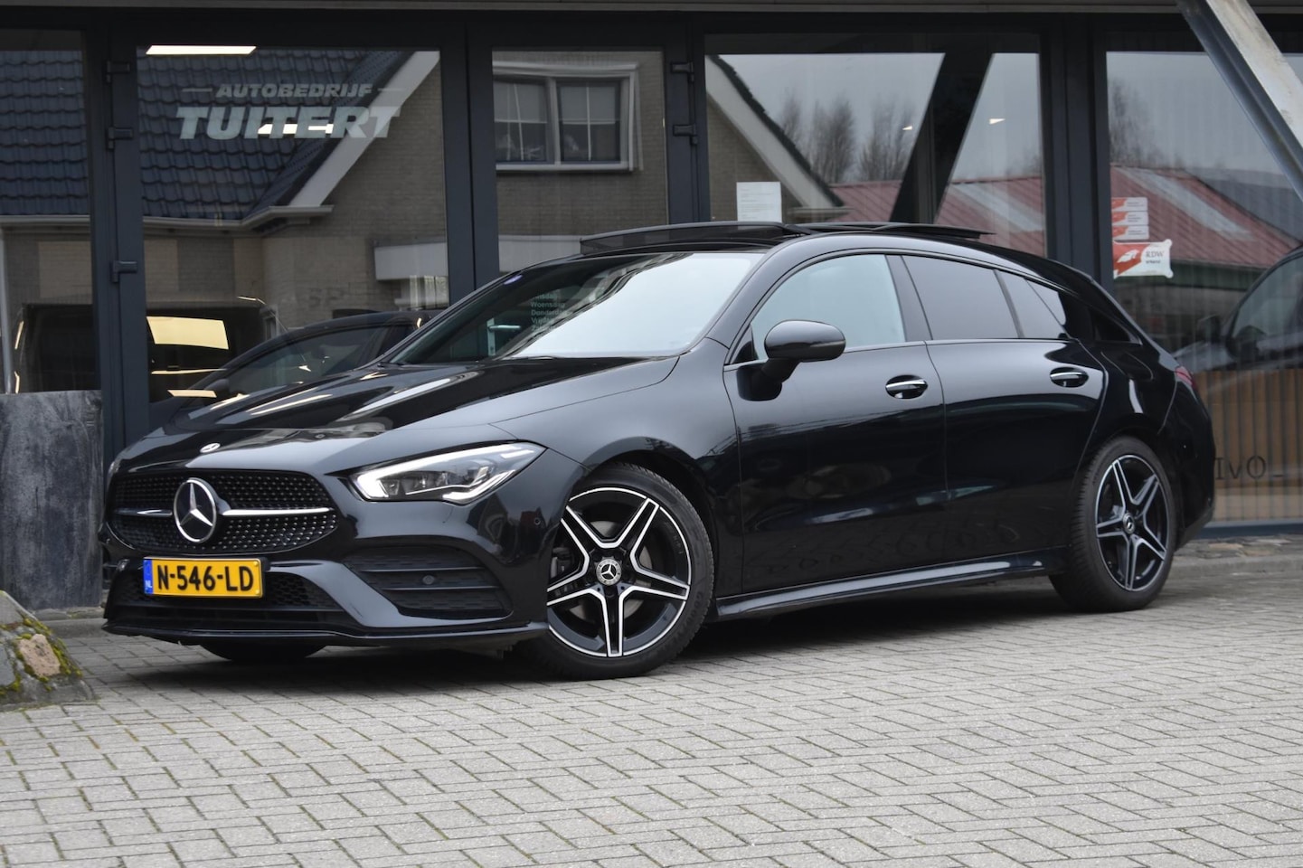 Mercedes-Benz CLA-klasse Shooting Brake - 180 AMG NIGHT | SFEERVERLICHTING | APPLE CARPLAY | ANDROID AUTO | CAMERA | PANORAMADAK - AutoWereld.nl
