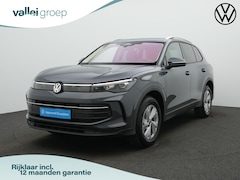 Volkswagen Tiguan - 1.5 eHybrid 204 pk DSG Life | Trekhaak | Adaptief onderstel | Stuur-/achterbankverwarming