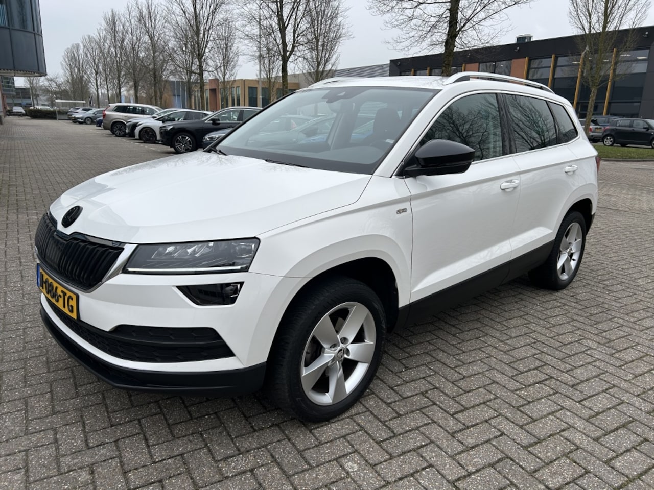 Skoda Karoq - 1.0 TSI Style Bus. NAV CAMERA CARPLAY LED. - AutoWereld.nl