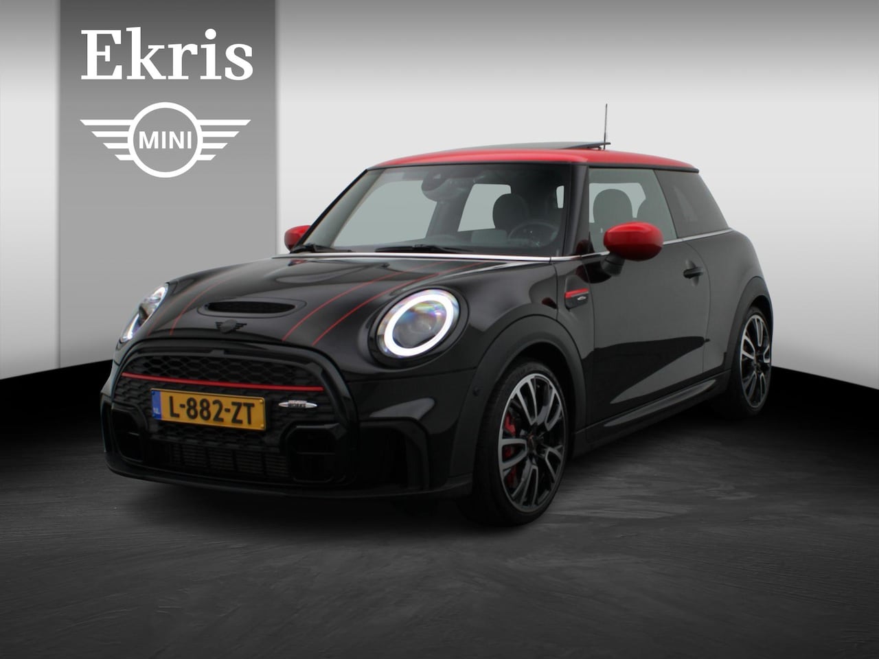 MINI John Cooper Works - 3-deurs Comfort Plus Pakket | 18" JCW Circuit Spoke | Stuurwielrand Verwarmd | Glazen pano - AutoWereld.nl