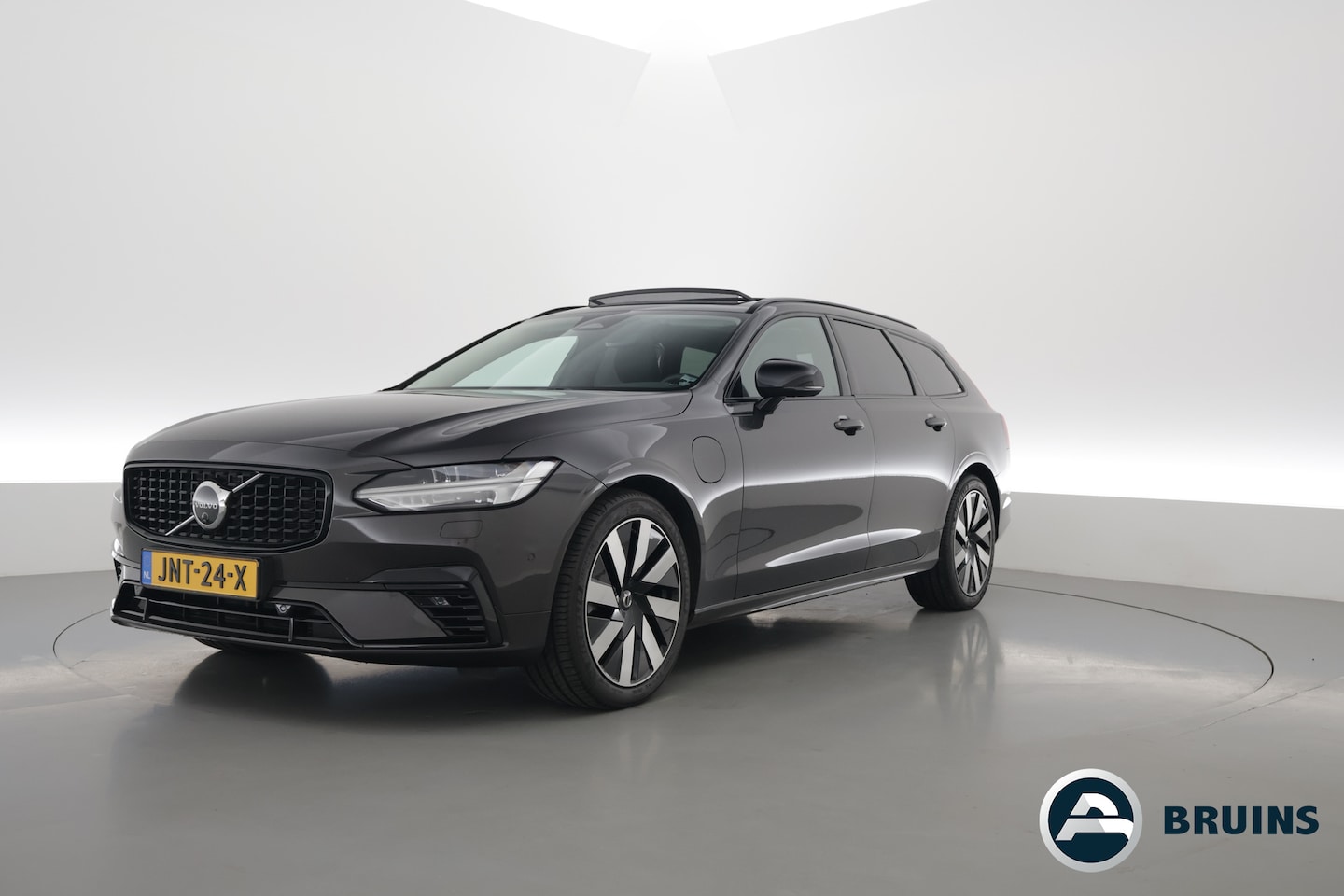 Volvo V90 - 2.0 T8 Plug-in hybrid AWD Ultra Dark | Luchtvering | 360 Camera | gelaagd glas | H&K audio - AutoWereld.nl