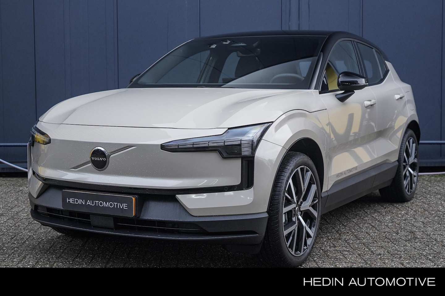 Volvo EX30 - Single Motor Extended Range Plus Europa | 17% bijtelling | Stuur- stoelverwarming | Pilot - AutoWereld.nl