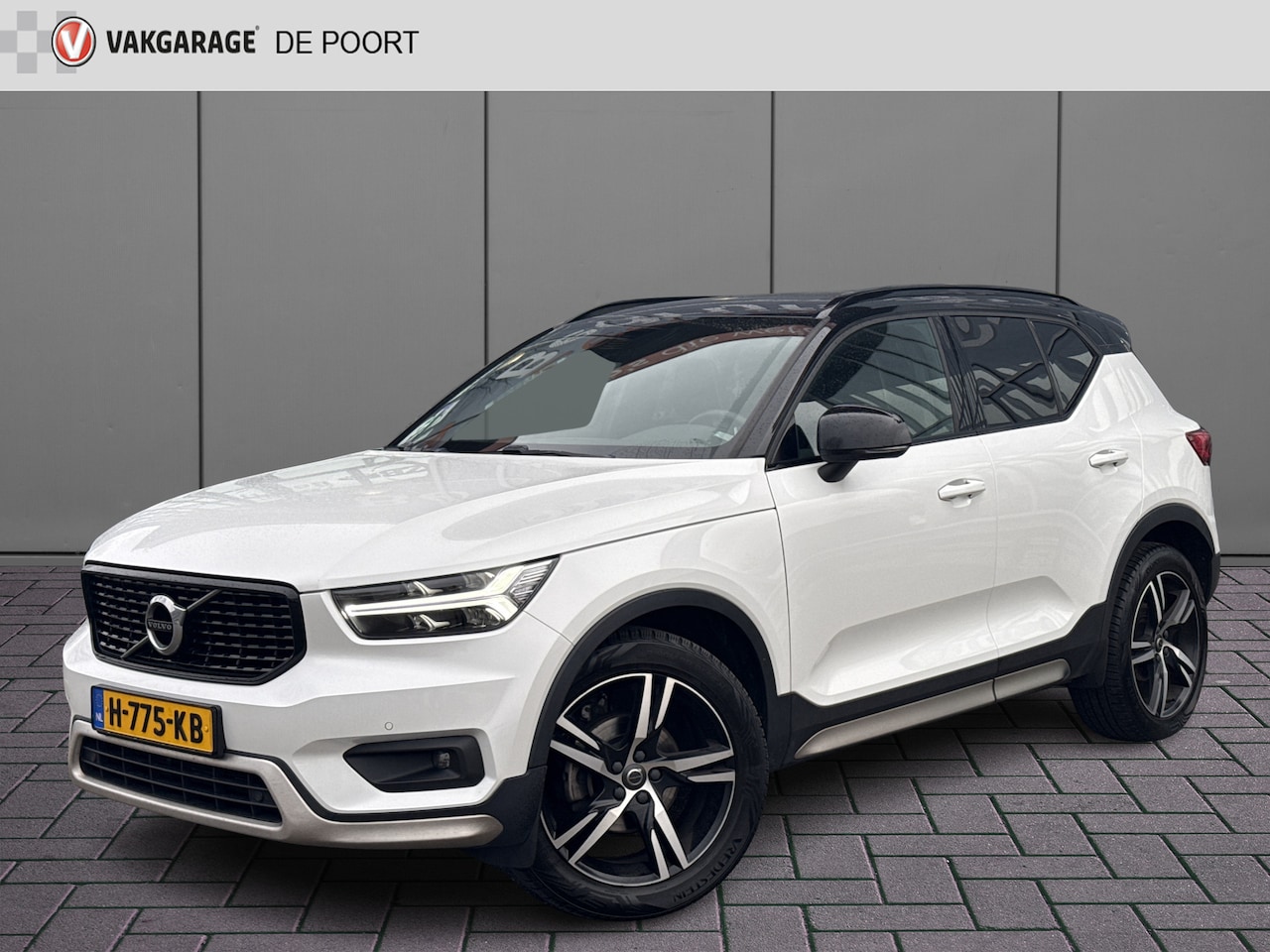 Volvo XC40 - 1.5 T3 R-Design | NL-auto | BTW | Pano | Parel lak | Stoelverw. - AutoWereld.nl