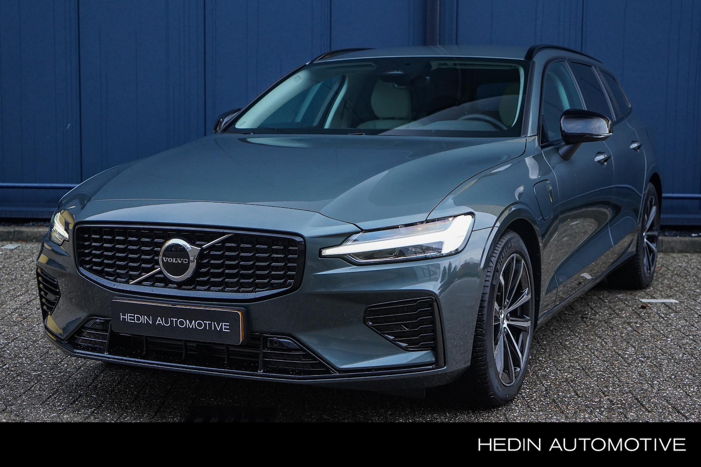 Volvo V60 - 2.0 T8 Plug-in hybrid AWD Plus Dark | Performance Edition | Trekhaak | Pilot Assist | Park - AutoWereld.nl