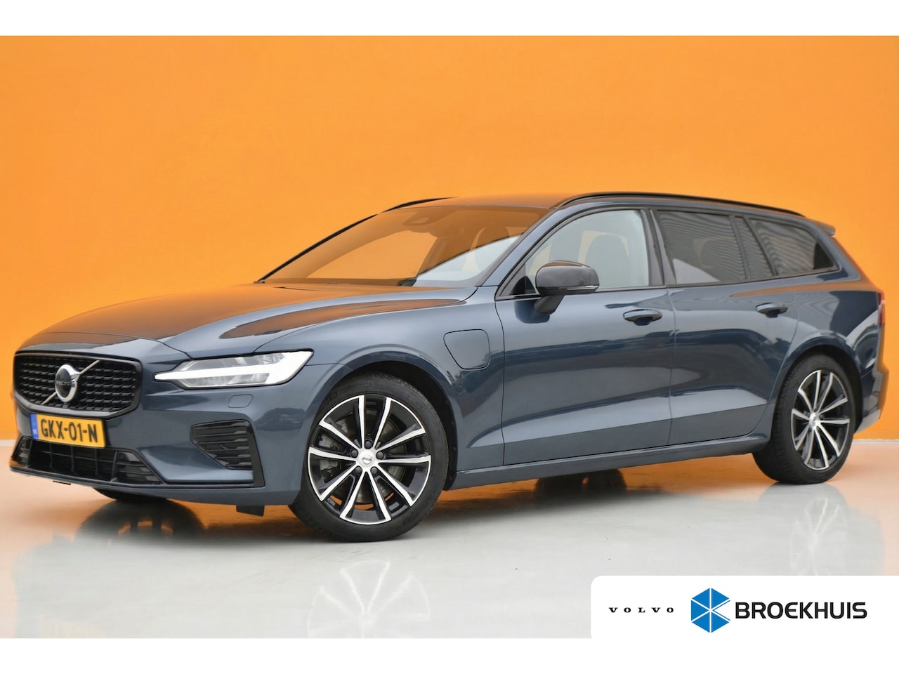 Volvo V60 - T6 Plus Dark Memory Seats | Lane Assist | Keyless | - AutoWereld.nl