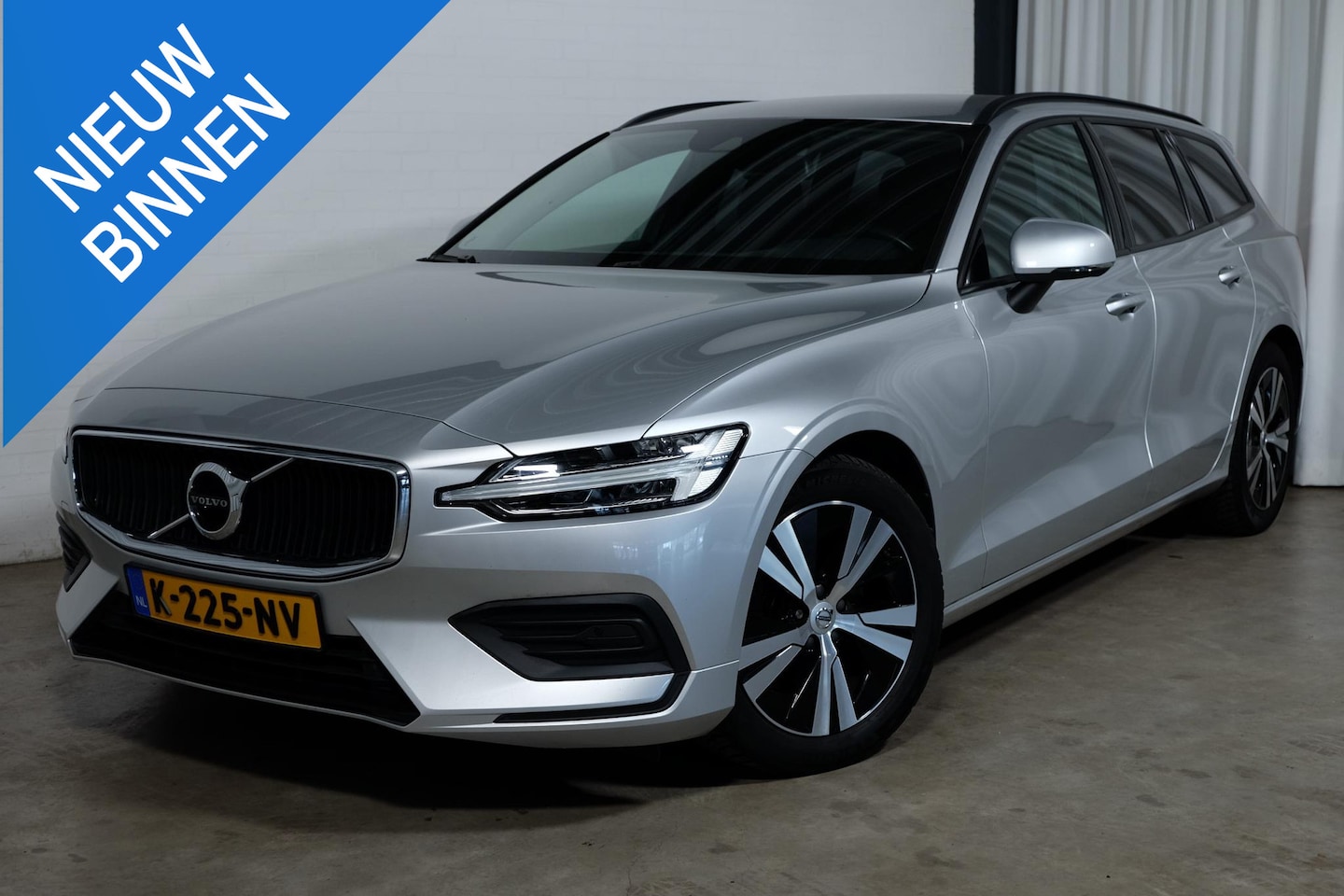 Volvo V60 - 2.0 B3 Momentum 2.0 B3 Momentum - AutoWereld.nl