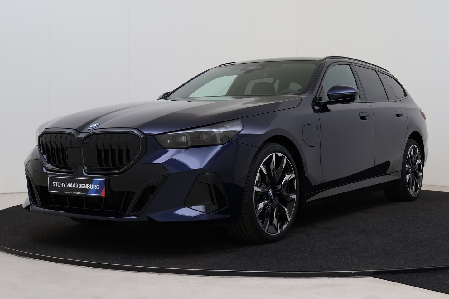 BMW 5-serie Touring - 530e M Sport Automaat / Panoramadak / Trekhaak / Stoelventilatie / Bowers & Wilkins / M Sp - AutoWereld.nl