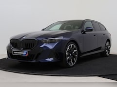 BMW 5-serie Touring - 530e M Sport Automaat / Panoramadak / Trekhaak / Stoelventilatie / Bowers & Wilkins / M Sp