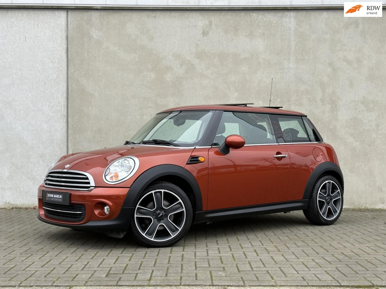 MINI Cooper - Mini 1.6 PANO Airco Stoelverwarming 17 inch - AutoWereld.nl