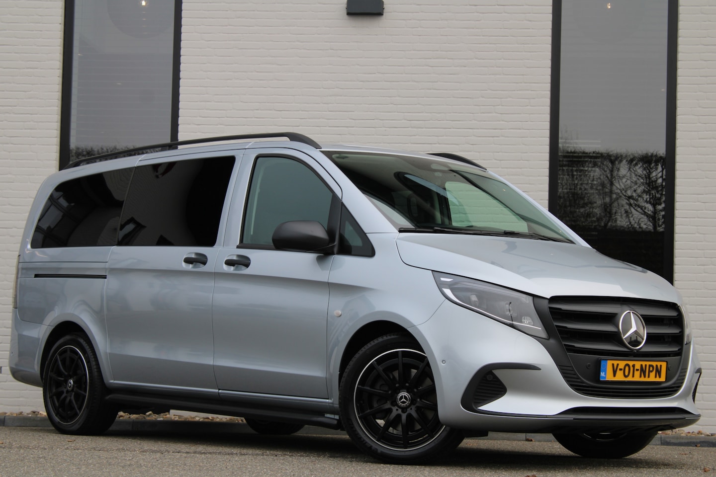 Mercedes-Benz Vito - 116 CDI / Aut / Lang / DC / 2x Schuifdeur / Led / Camera / Vol Opties / NIEUWSTAAT - AutoWereld.nl