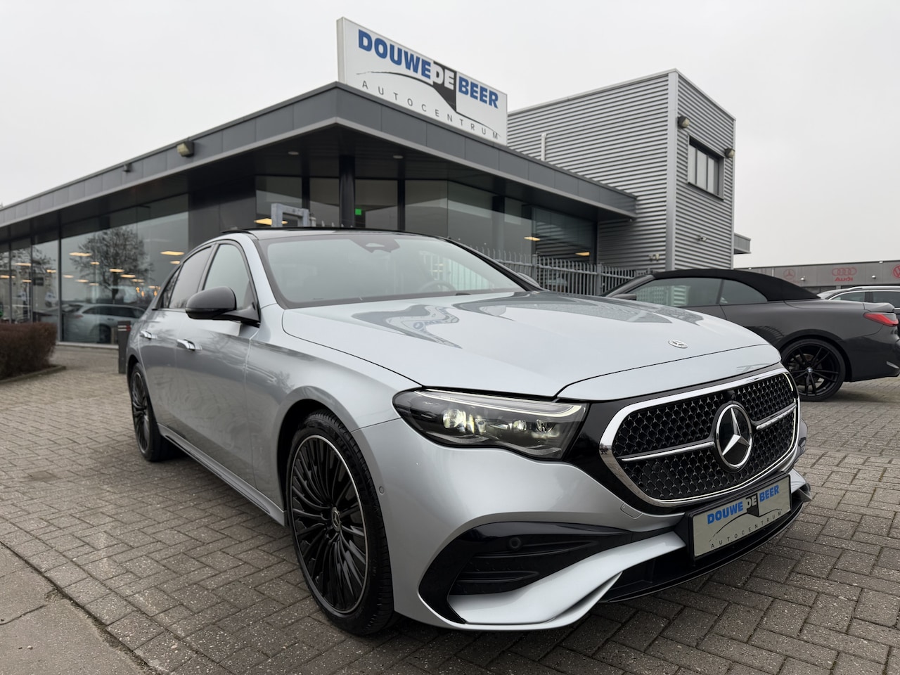 Mercedes-Benz E-klasse - 300 e AMG Line Advanced plus Night | Pano-Dak | Distronic | Memory | Grill Verlicht | Stoe - AutoWereld.nl