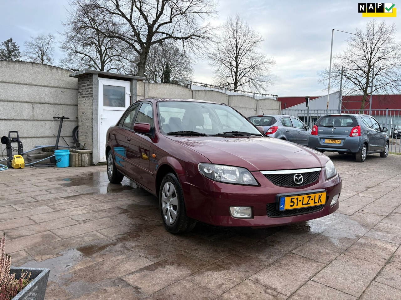 Mazda 323 - 1.6i Touring AUTOMAAT AIRCO NAP 2E EIGENAAR - AutoWereld.nl