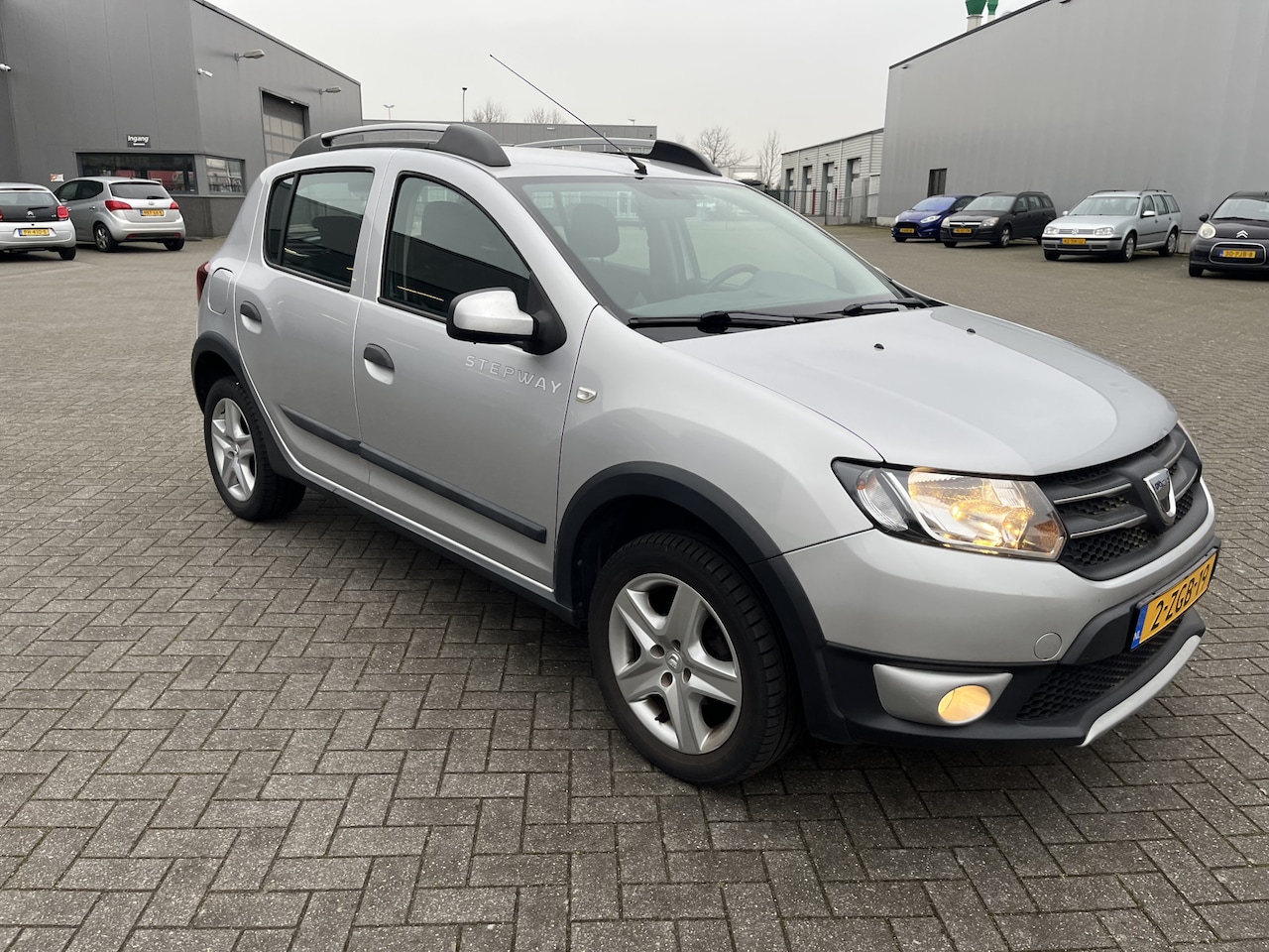Dacia Sandero Stepway - 0.9 TCe Lauréate 40 dkm - AutoWereld.nl