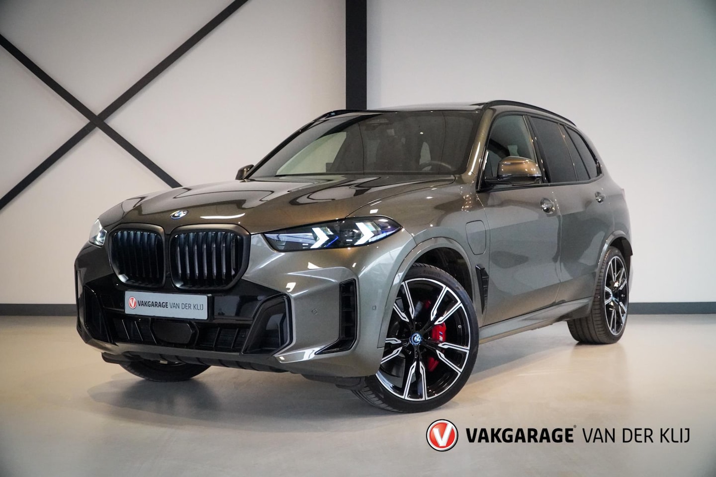 BMW X5 - XDrive50e M-Sport Pro | Panorama | Meesturende Achteras | Trekhaak | Soft Close | 360 Came - AutoWereld.nl