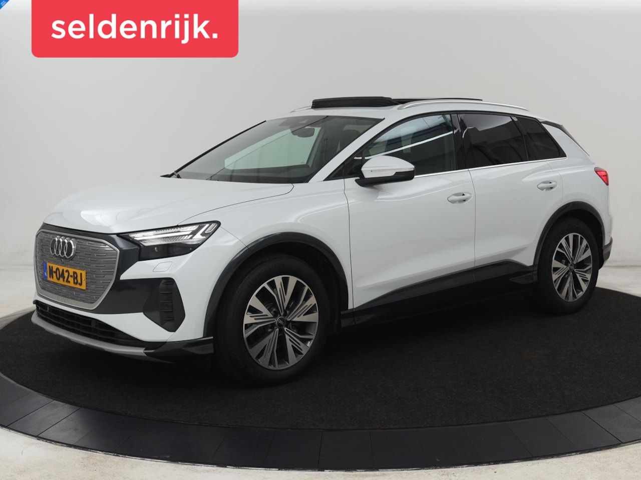 Audi Q4 e-tron - 35 Launch edition Advanced Plus 55 kWh | Panoramadak | Stoelverwarming | Adaptive cruise | - AutoWereld.nl