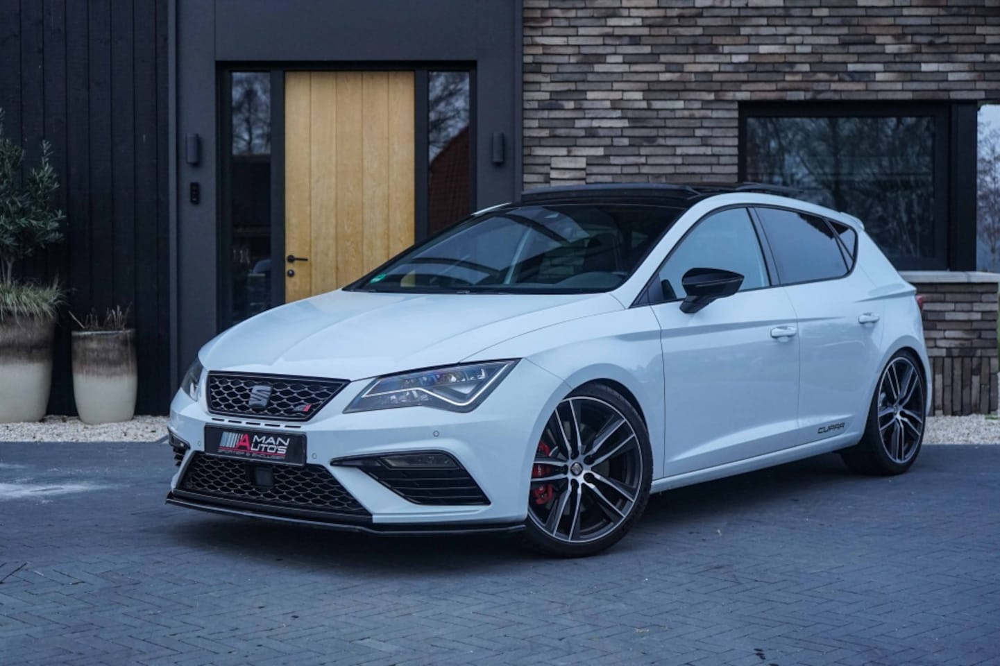 SEAT Leon - Cupra 300 Pano/DSG/KW-V3/DCC/ACC/NON-OPF - AutoWereld.nl