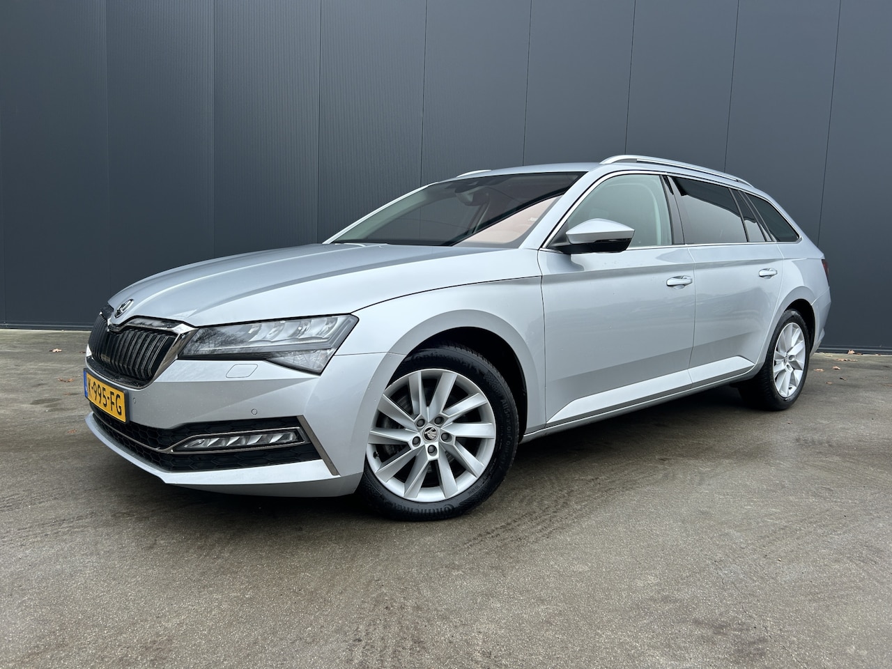 Skoda Superb Combi - 1.4 TSI iV PHEV 1e EIGENAAR VIRTUAL COCKPIT ADAPT CRUISE CAMERA MEMORY CANTON AUDIO LED NA - AutoWereld.nl
