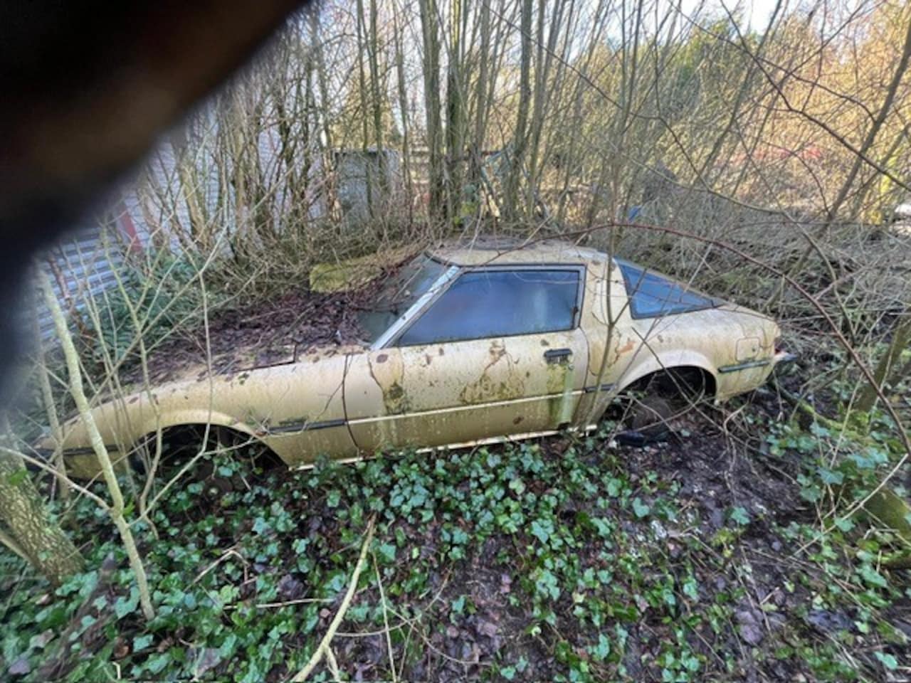 Mazda RX-7 - RX-7 UNIEKE SCHUUR VONST MET ORIGINELE WANKELMOTOR € 999 IDEALE DONOR AUTO  GEVONDEN ACHTE - AutoWereld.nl