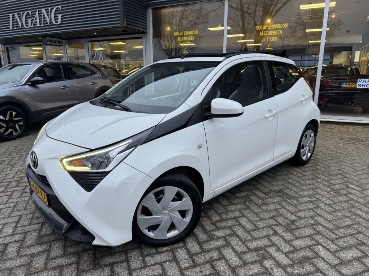 Toyota Aygo - 1.0 VVT-i x-play limited edtion Opendak/Camera/Carplay - AutoWereld.nl