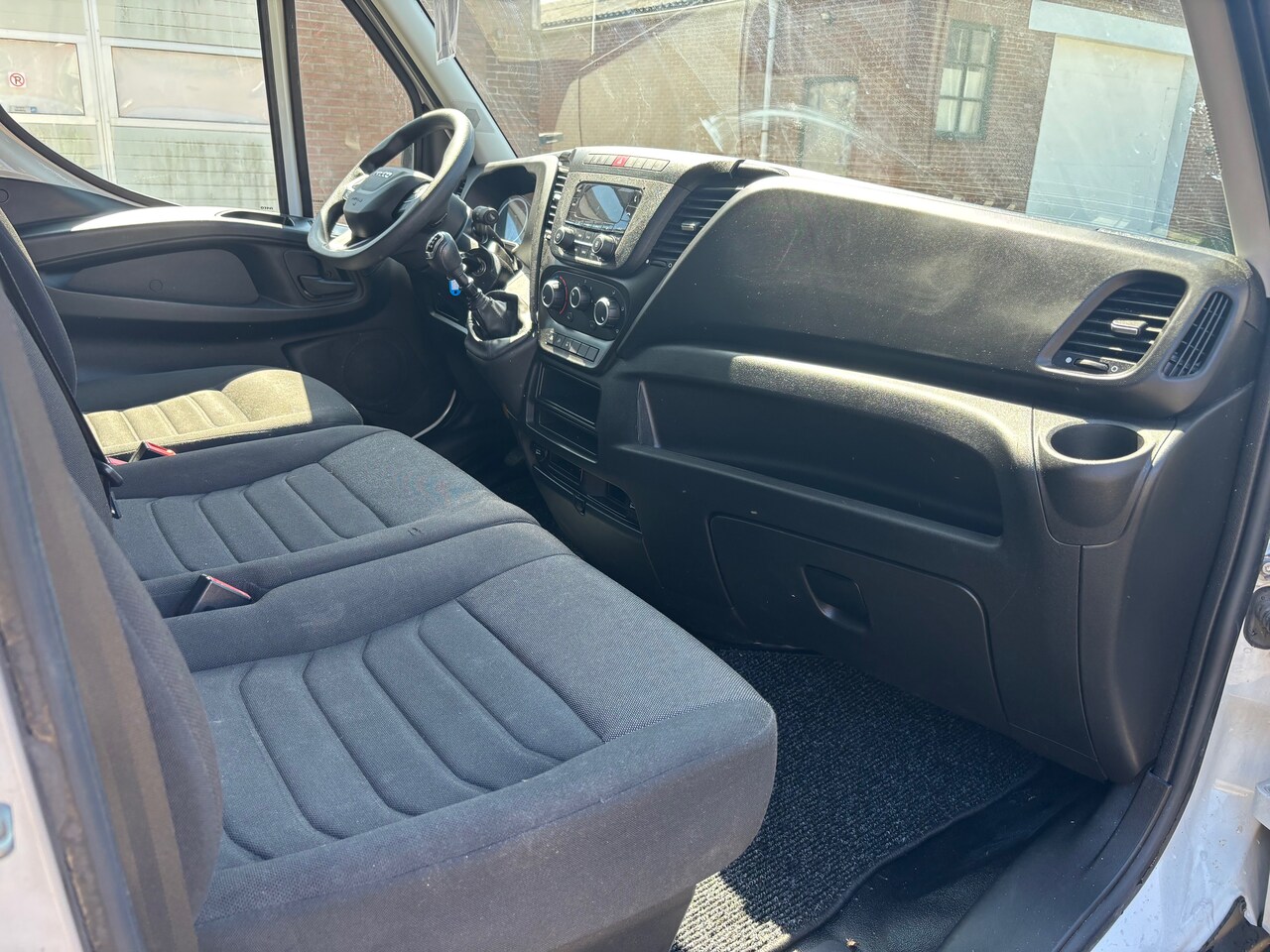 Iveco Daily - 35S16V 2.3 352L H2 Bijna nieuw Trekhaak 3500 kg!