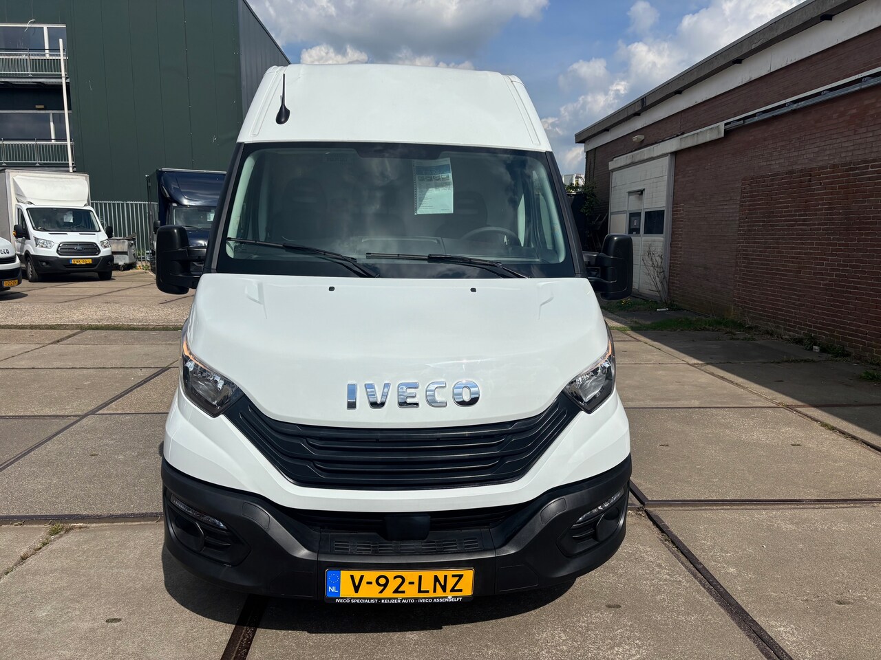 Iveco Daily - 35S16V 2.3 352L H2 Bijna nieuw Trekhaak 3500 kg!