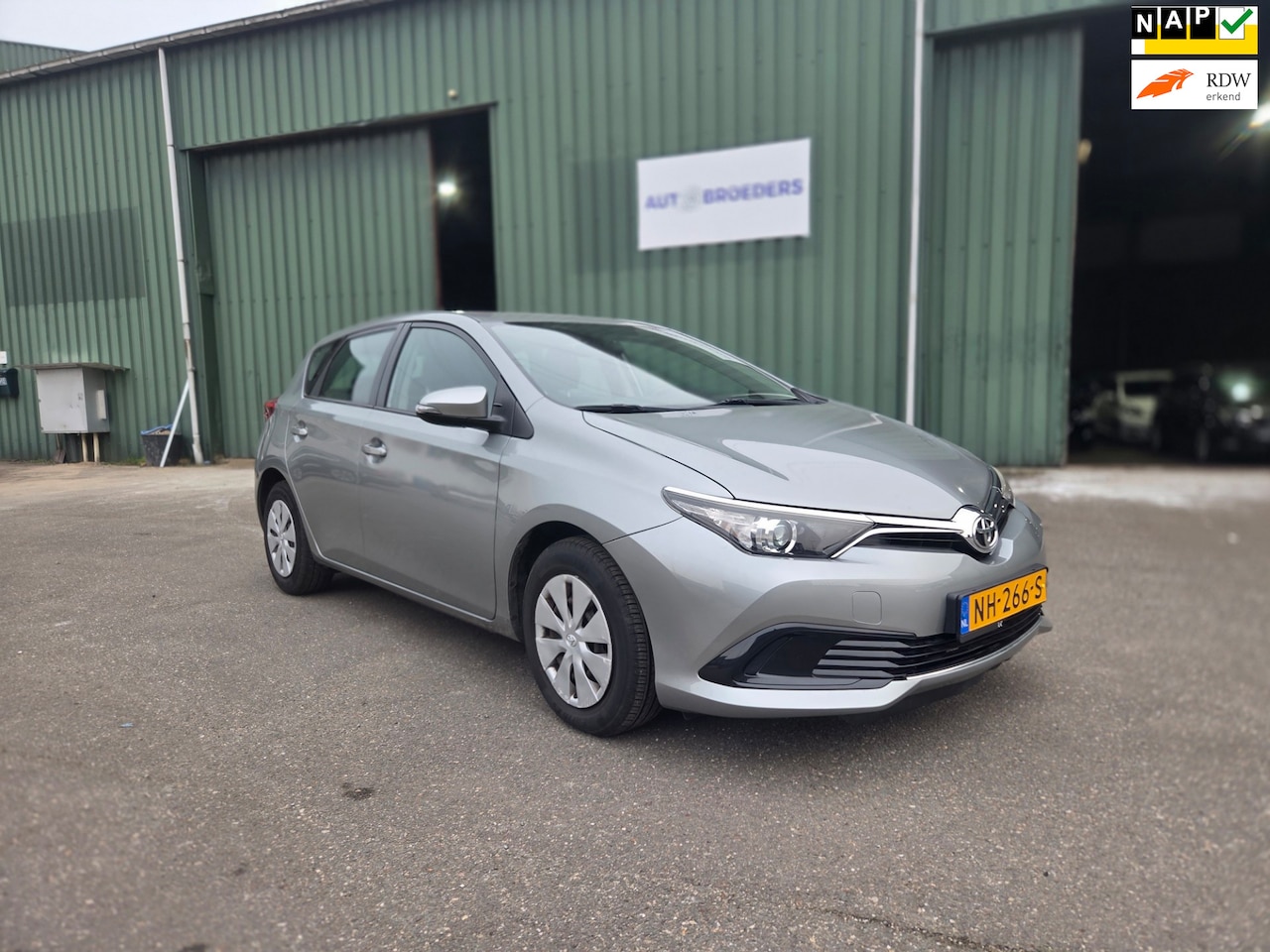 Toyota Auris - 1.3 Now- 1E EIGENAAR - LAGE KILOMETERS - AIRCO - AutoWereld.nl