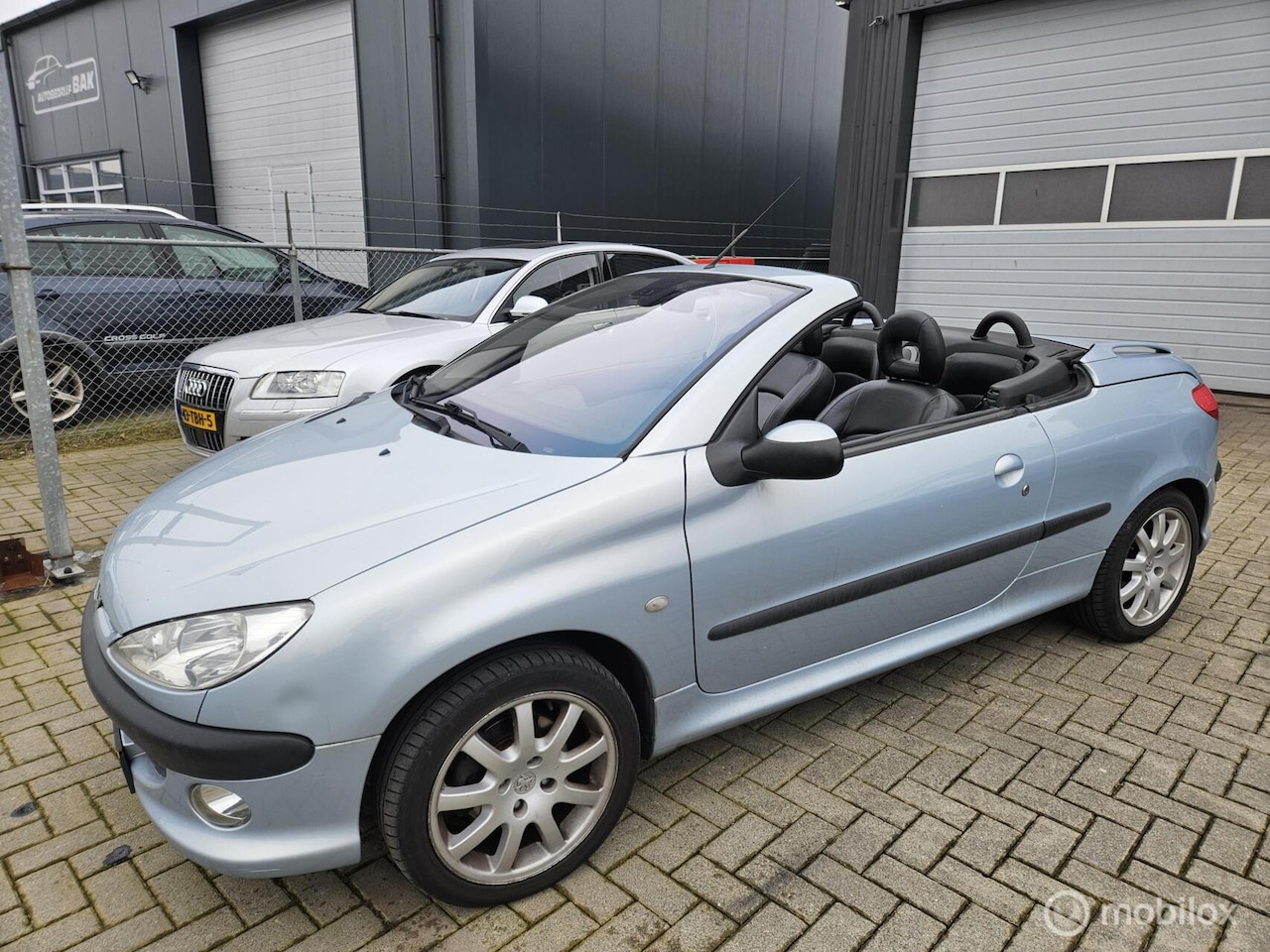 Peugeot 206 CC - 2.0-16V CARPLAY/AIRCO APK 02/2027 VASTEPRIJS - AutoWereld.nl
