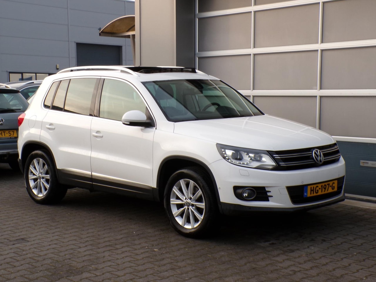 Volkswagen Tiguan - 2.0 TDI Sport&Style 4motion R-line Edition - AutoWereld.nl